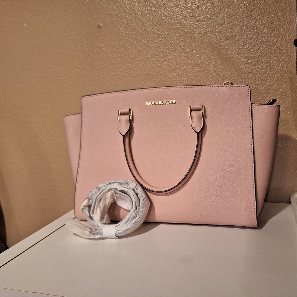 💯 %Authentic Michael Kors Bag